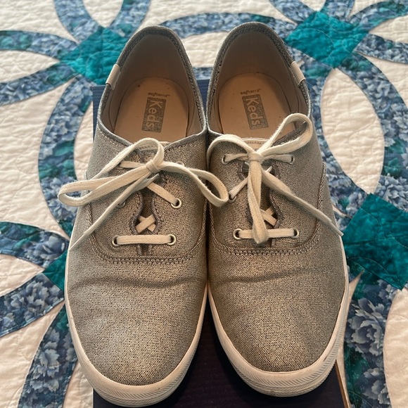 Keds gently used size 10M - lots of wear left - Picture 1 of 4
